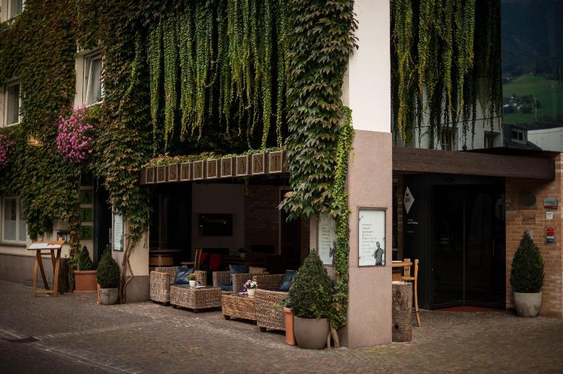 בית מלון כפרי Krone Eat Drink Stay