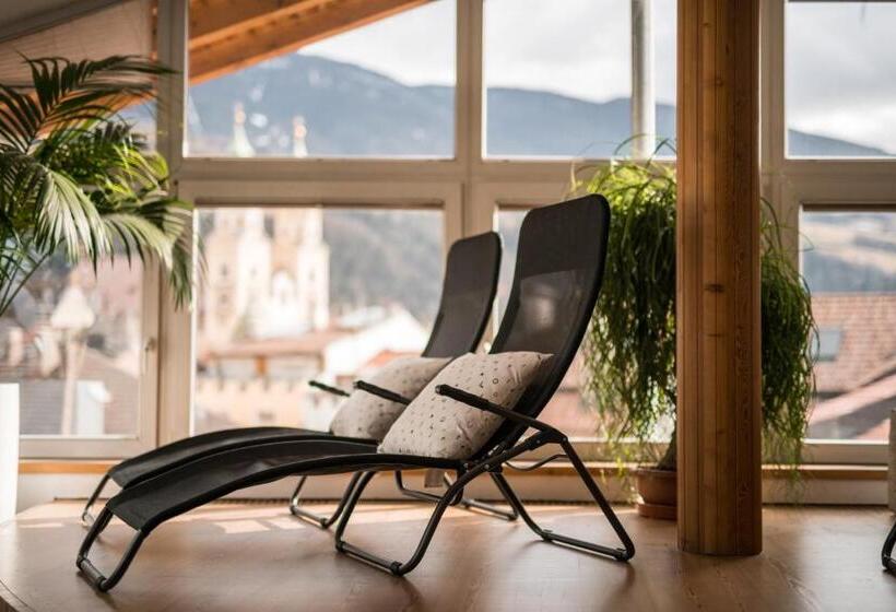 בית מלון כפרי Krone Eat Drink Stay