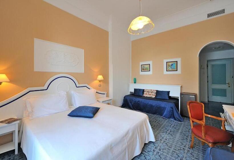 Отель La Bussola