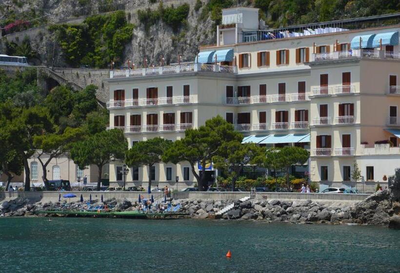 Отель La Bussola