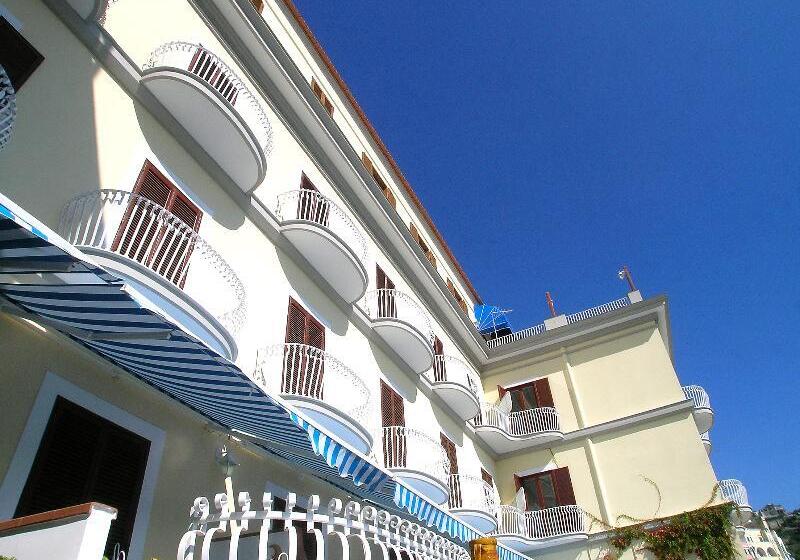 Отель La Bussola