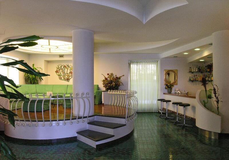 Отель La Bussola