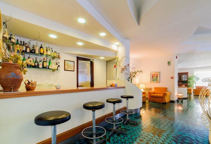 Отель La Bussola