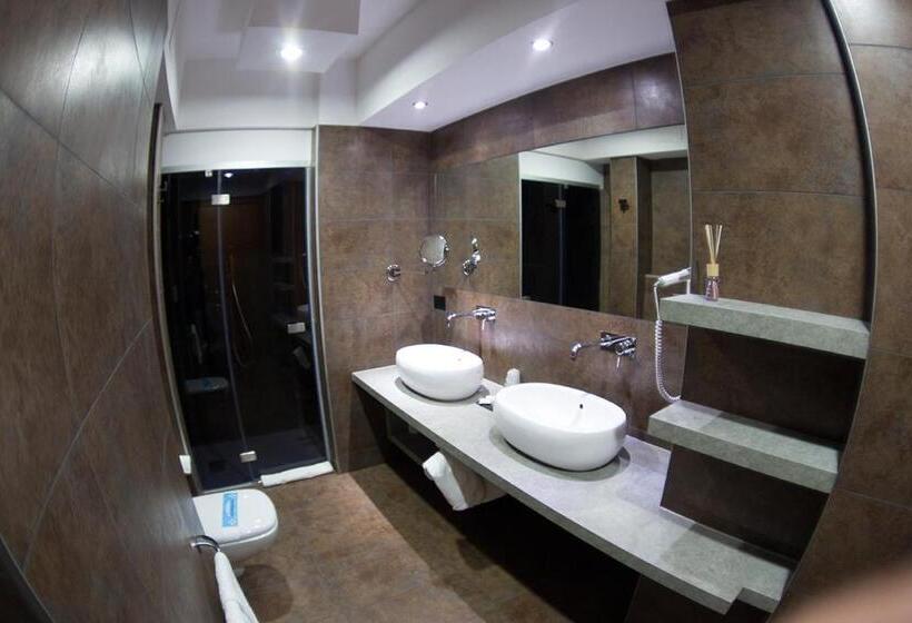 호텔 Leonardo Da Vinci Wellness Spa