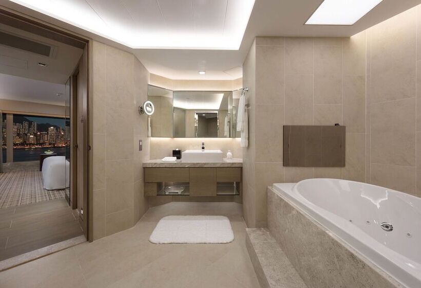 هتل New World Millennium Hong Kong