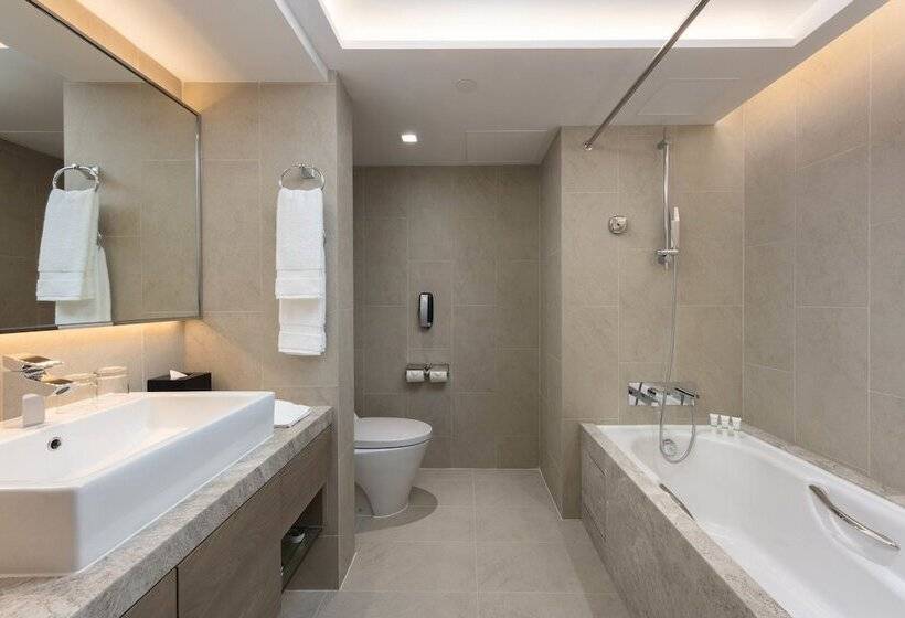 هتل New World Millennium Hong Kong