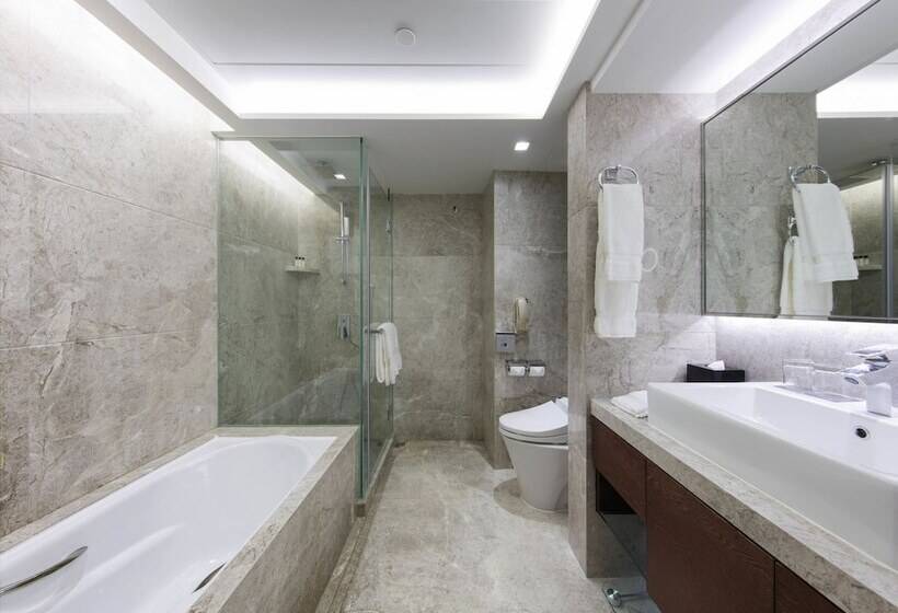 هتل New World Millennium Hong Kong