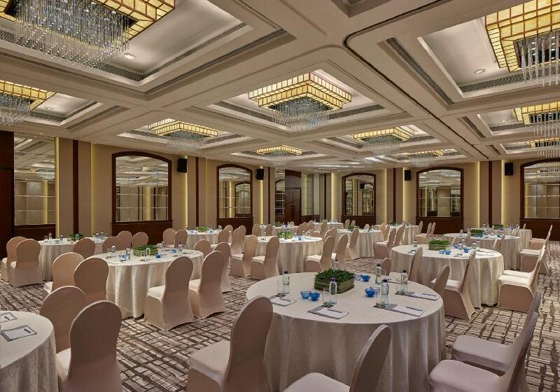 هتل New World Millennium Hong Kong