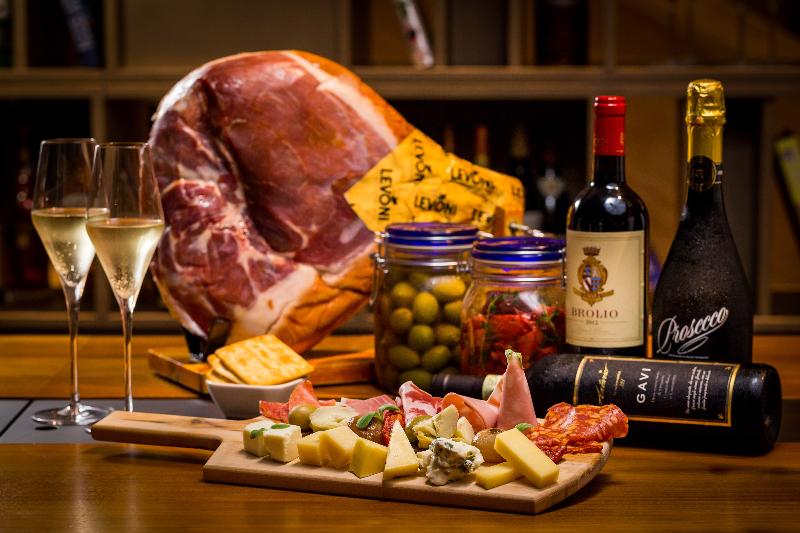 هتل New World Millennium Hong Kong