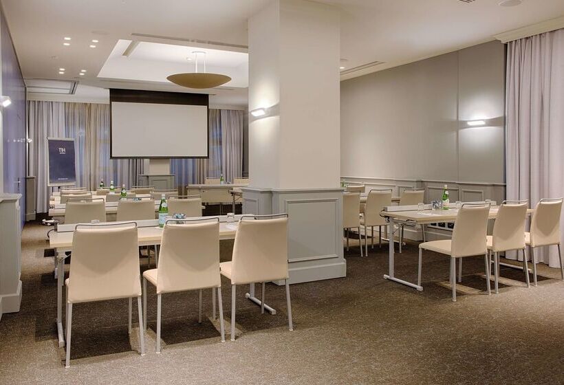 هتل NH Bologna De La Gare