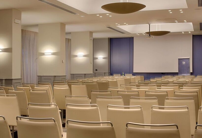 هتل NH Bologna De La Gare