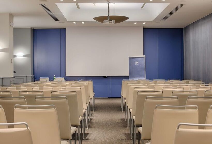 هتل NH Bologna De La Gare