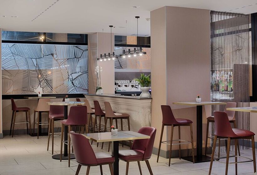 هتل NH Bologna De La Gare