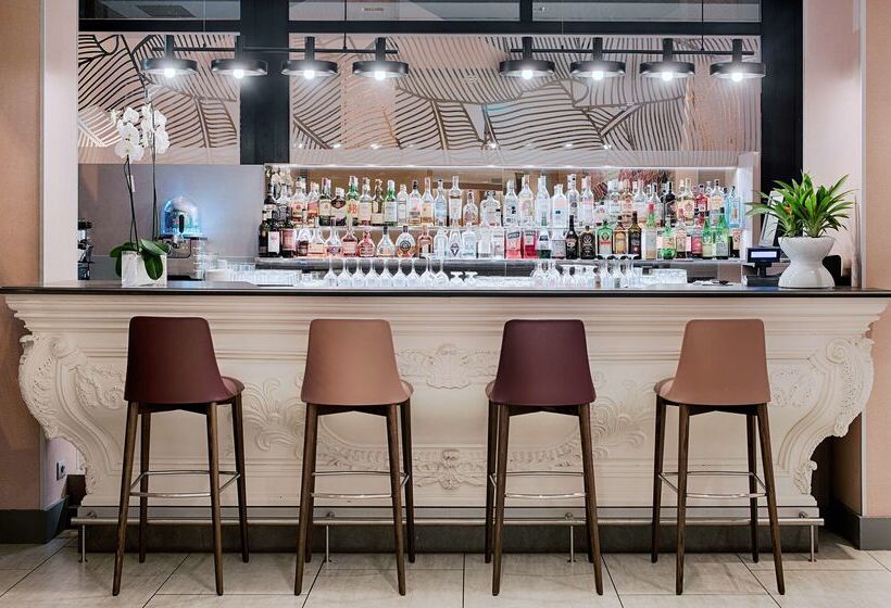 هتل NH Bologna De La Gare