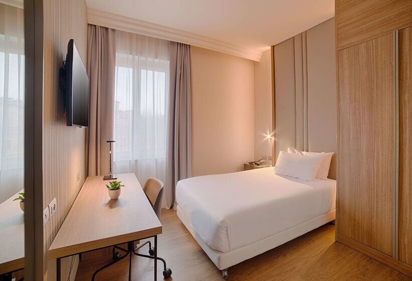 هتل NH Bologna De La Gare