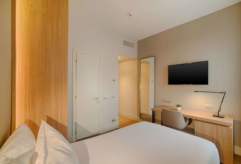 هتل NH Bologna De La Gare