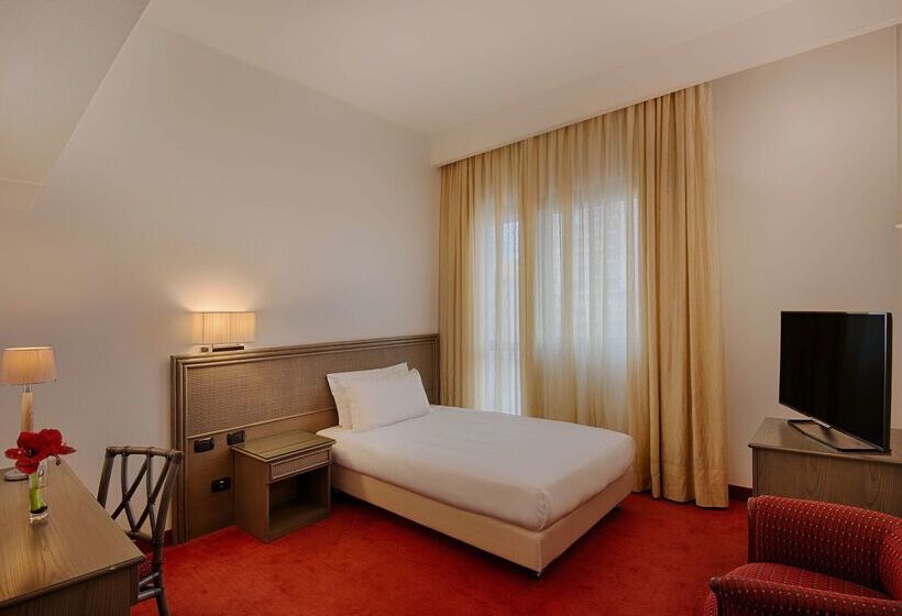 فندق NH Catania Centro