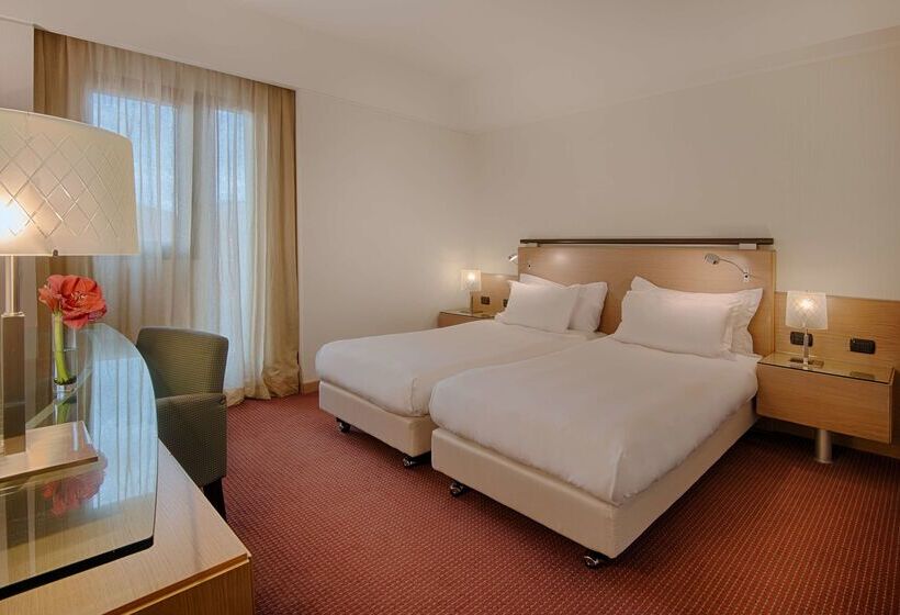 فندق NH Catania Centro