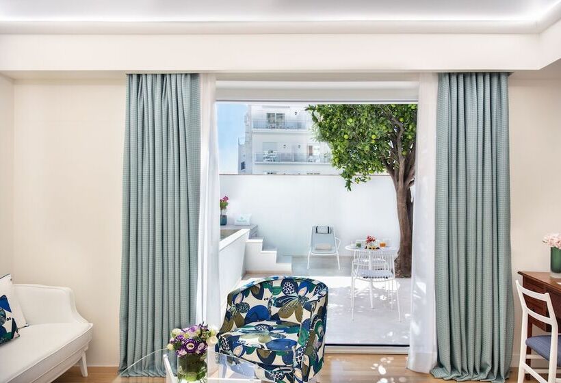 ホテル Pazziella Garden & Suites