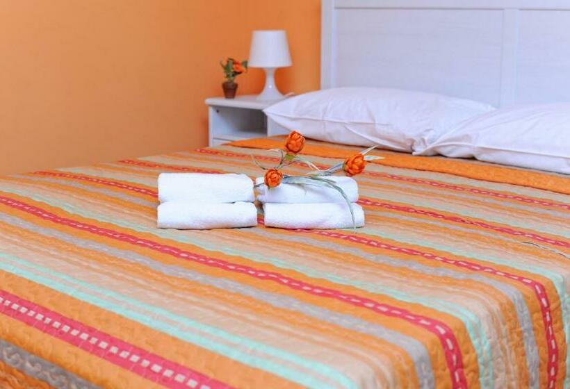 Отель Raggio Di Sole Valmontone