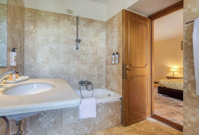 בית מלון כפרי Relais La Fattoria