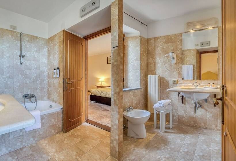 בית מלון כפרי Relais La Fattoria