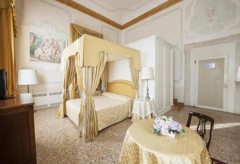 فندق Villa Cornér Della Regina