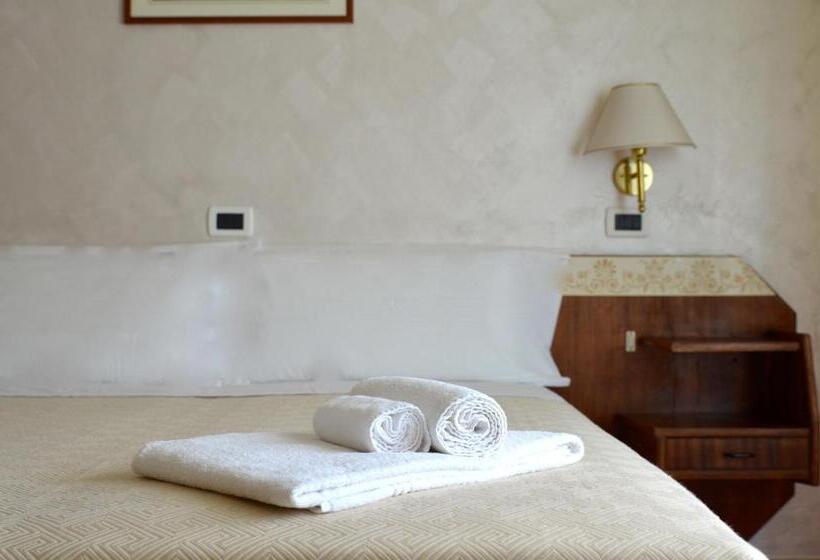 Отель Rosa Serenella