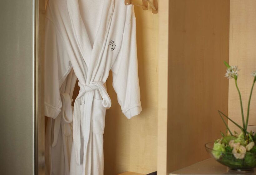 هتل The Royal Garden