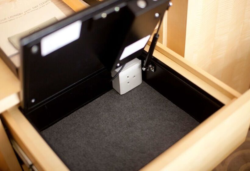 هتل The Royal Garden