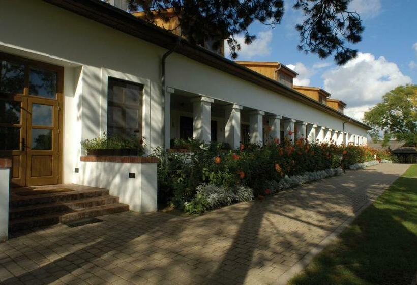 호텔 Sarlóspuszta Club