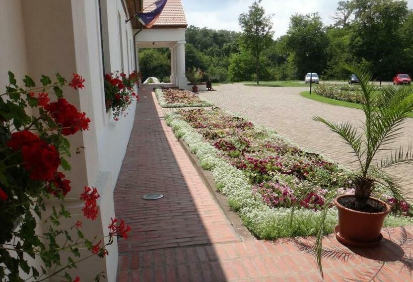 호텔 Sarlóspuszta Club