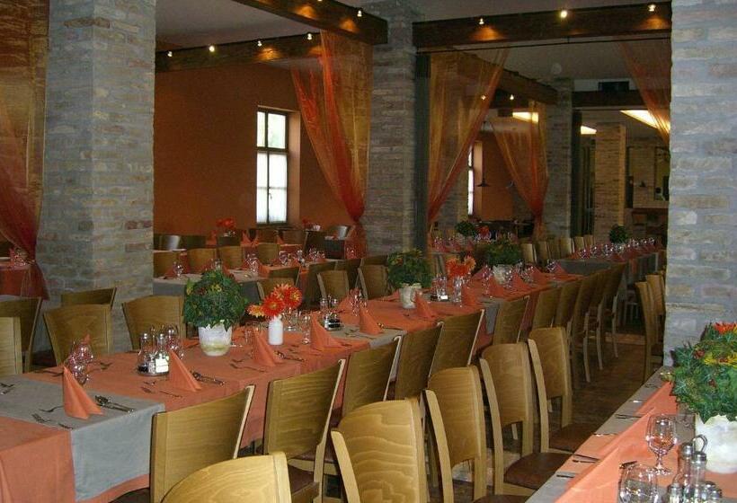 호텔 Sarlóspuszta Club