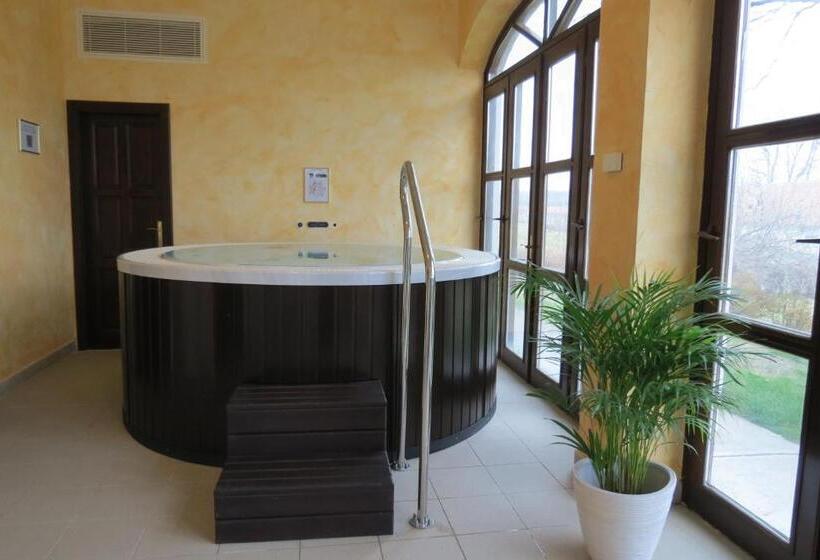 호텔 Sarlóspuszta Club