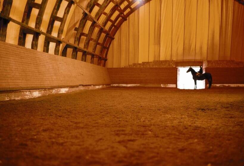 호텔 Sarlóspuszta Club