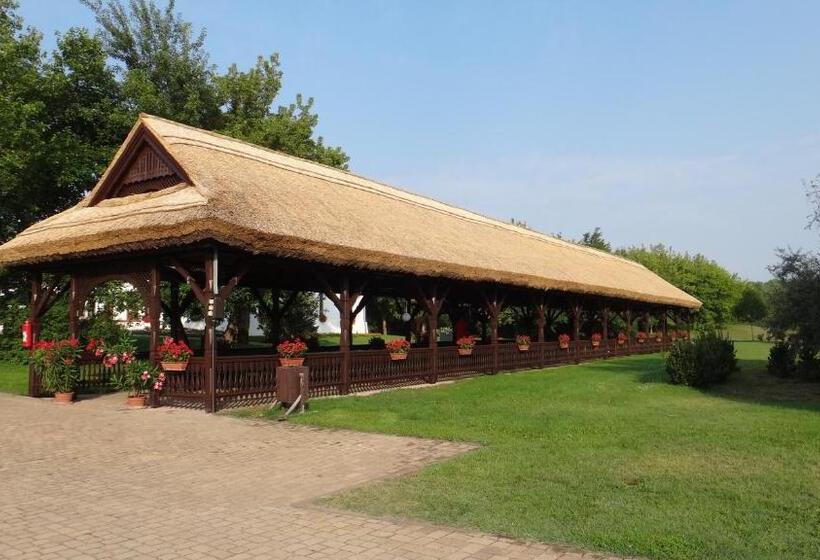 호텔 Sarlóspuszta Club