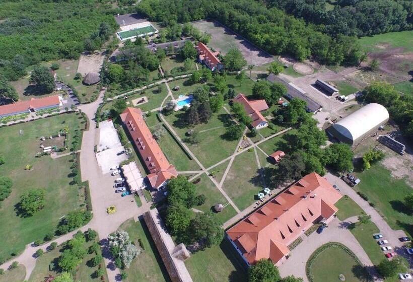 호텔 Sarlóspuszta Club