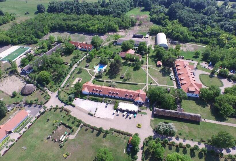 호텔 Sarlóspuszta Club