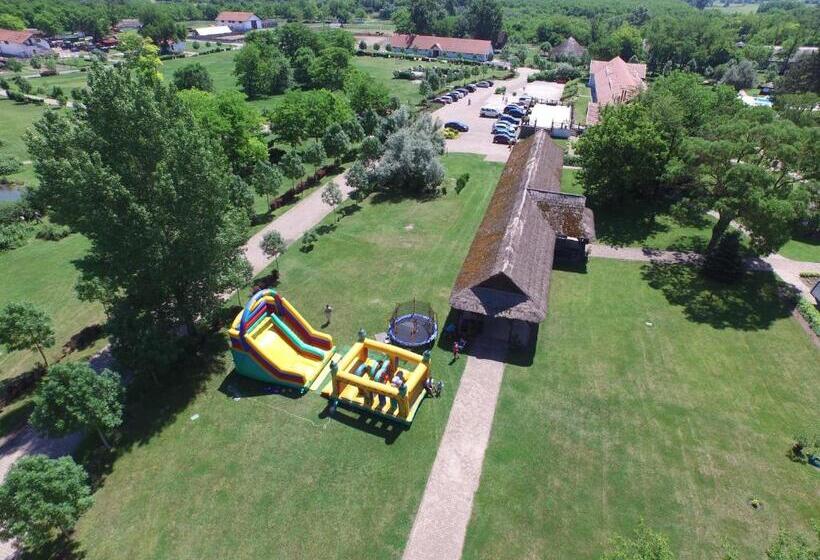 호텔 Sarlóspuszta Club