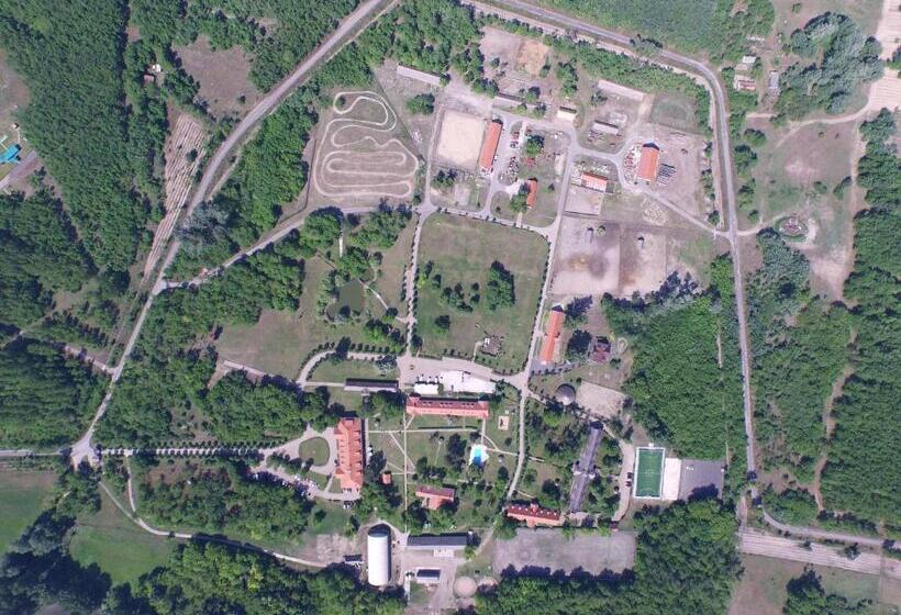 호텔 Sarlóspuszta Club