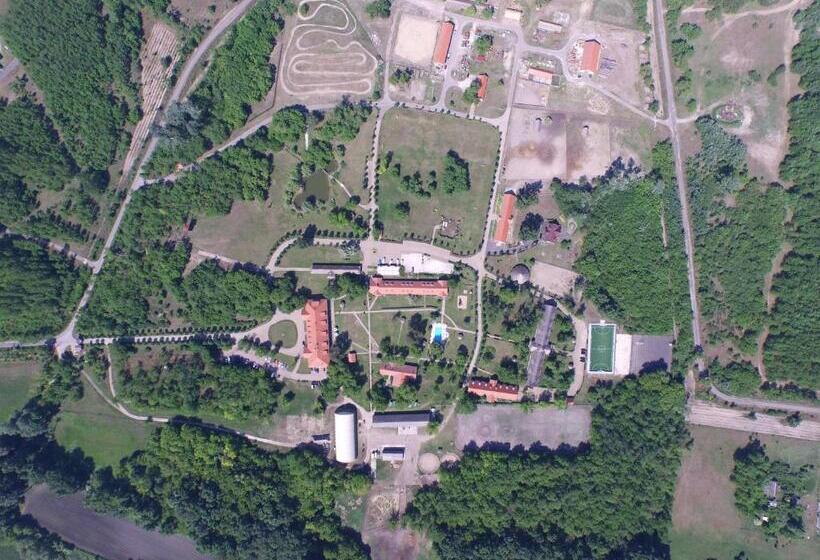 호텔 Sarlóspuszta Club