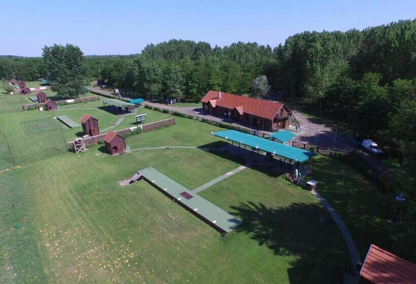 호텔 Sarlóspuszta Club