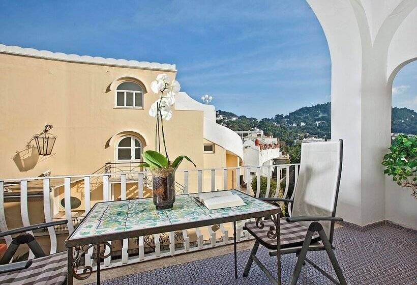 ホテル Sina Flora