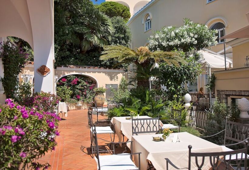 ホテル Sina Flora