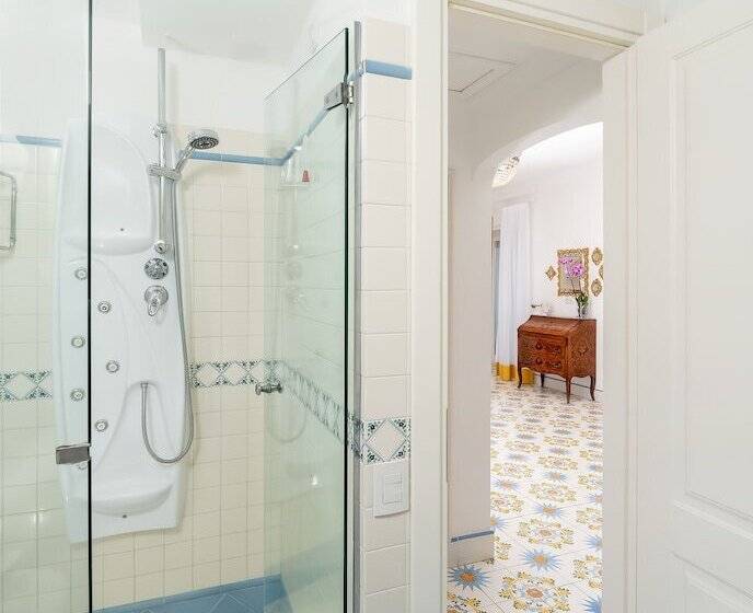 ホテル Sina Flora