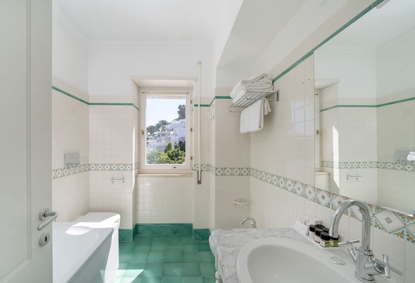 ホテル Sina Flora