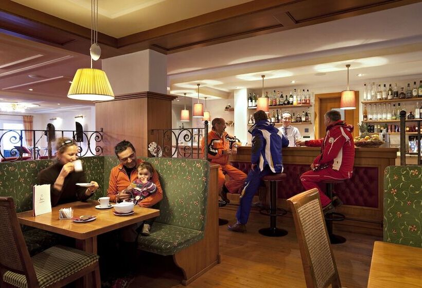 ホテル Th Corvara Greif