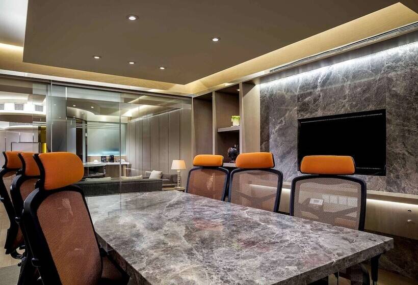 هتل The Park Lane Hong Kong A Pullman