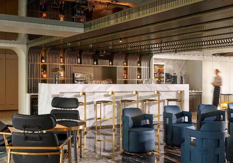 هتل The Park Lane Hong Kong A Pullman