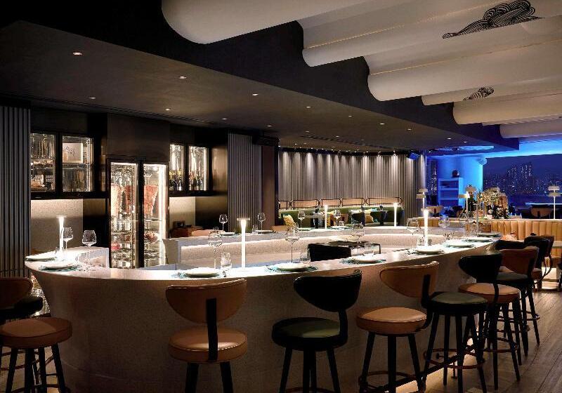 هتل The Park Lane Hong Kong A Pullman